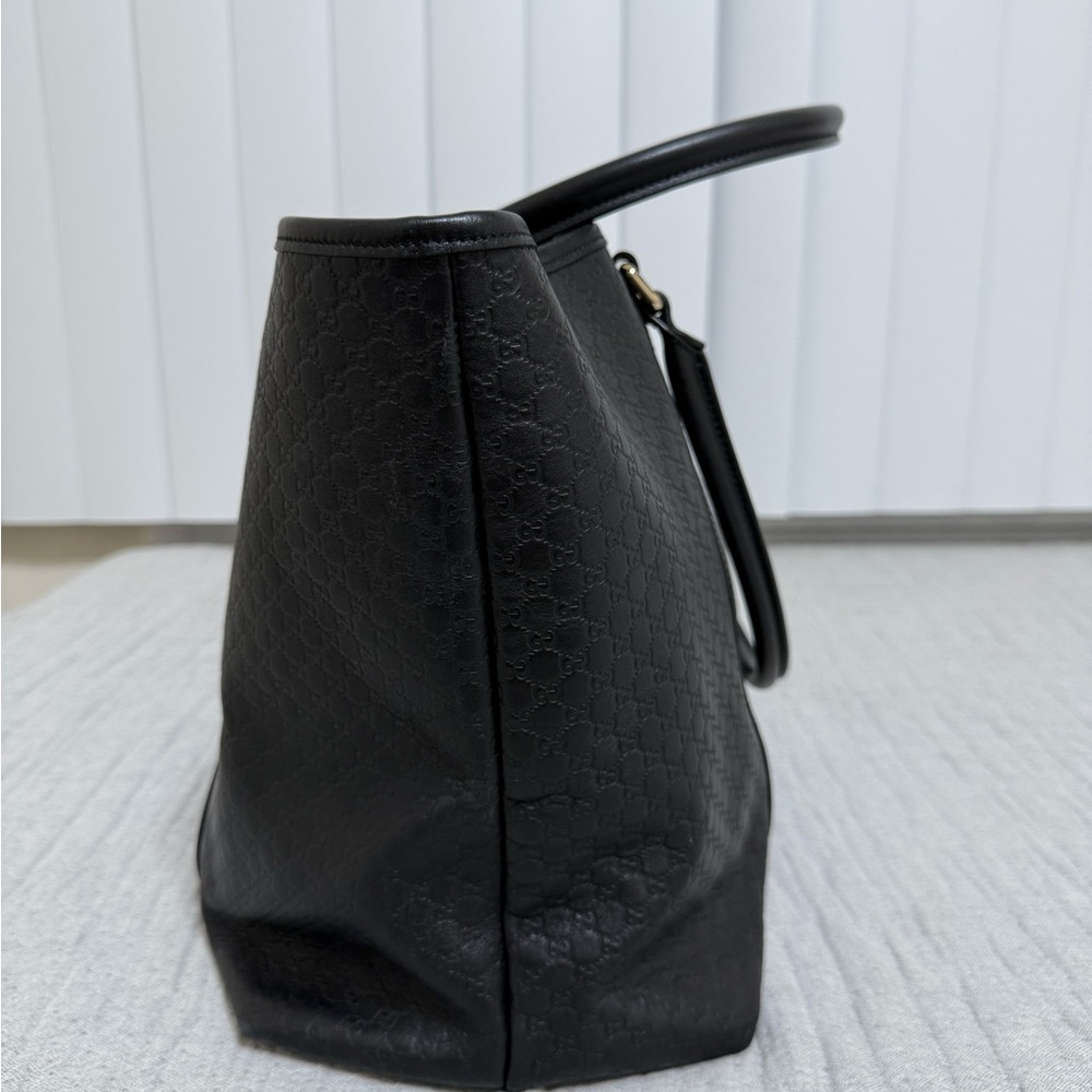 Gucci Black Textured Leather Handbag - Picture 3 of 13